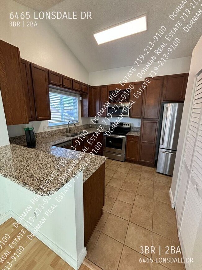 Photo - 6465 Lonsdale Dr