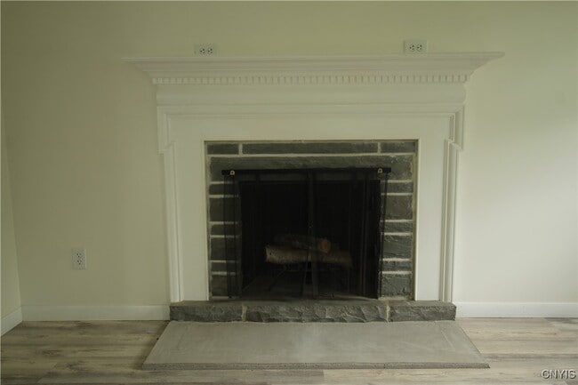 Photo - 301 Thompson Blvd