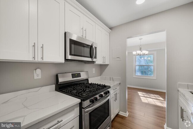 Building Photo - 3860 Lyndhurst Dr Unit 202 Rental