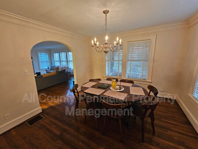 Photo - 245 Lindbergh Drive NE