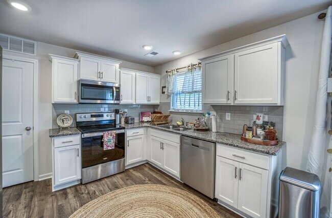 Photo - 8 Chambers Garden Dr