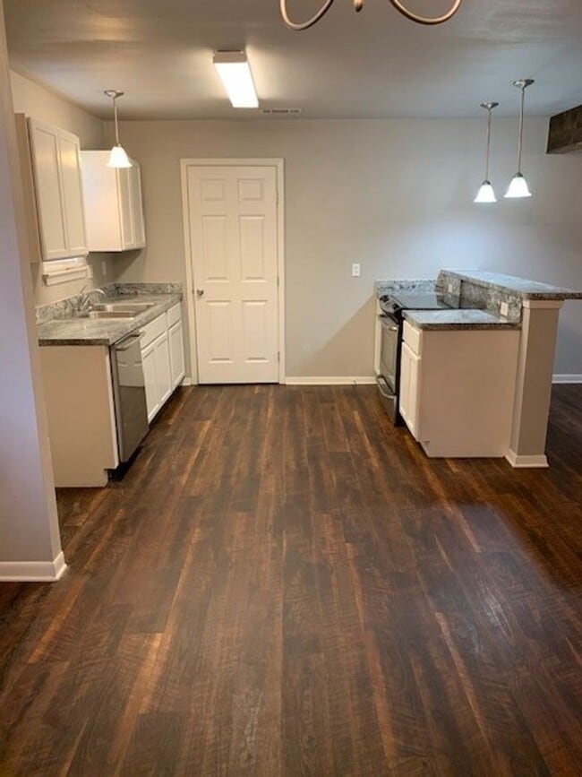 Building Photo - Beautifully remodeled home located on spacious corner lot