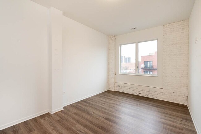 Photo - 2550 S Wabash Ave Unit 302