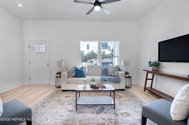 Photo - 7465 Donald St