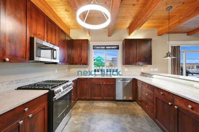Photo - Stunning 2BR and 3BA single family with la...
