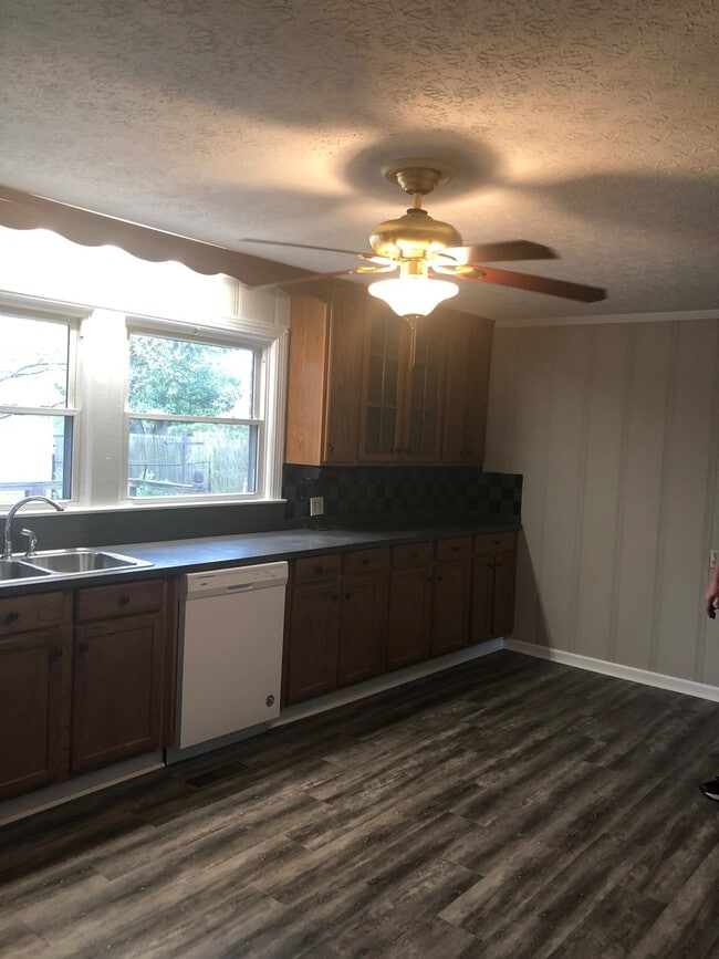 Photo - Great 3 bedroom in Potter Gray school district!