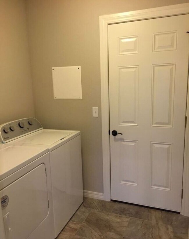 Photo - BEAUTIFUL HOME IN GREAT LOCATION!