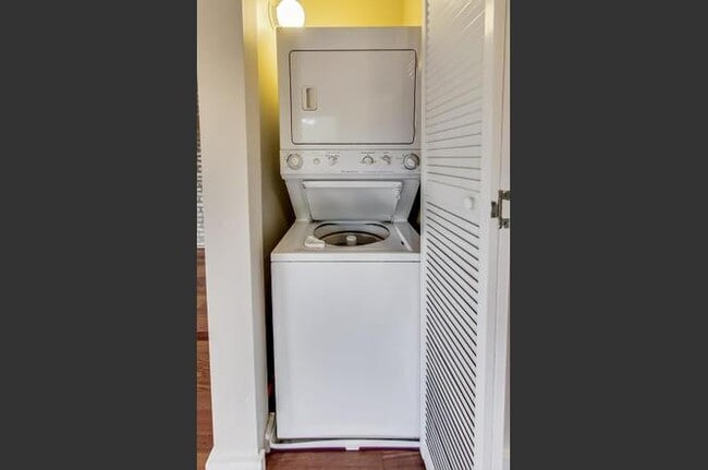 Photo - 1257 W Roscoe St