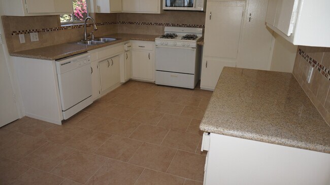 Photo - 3042 Livonia Ave