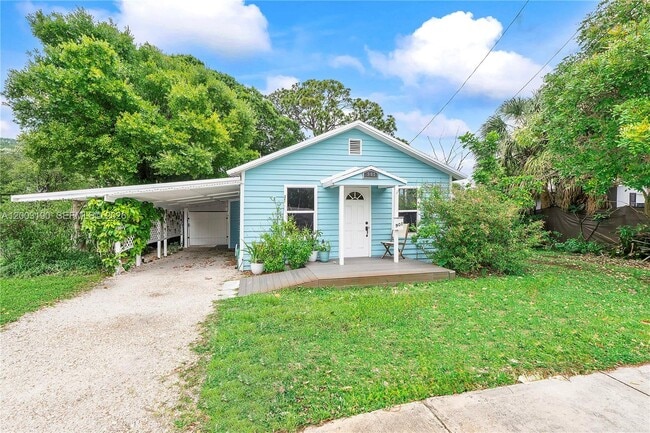 Building Photo - 901 NE 38th St