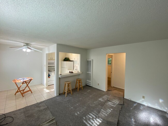 Building Photo - 614 17th St Unit Apt 02