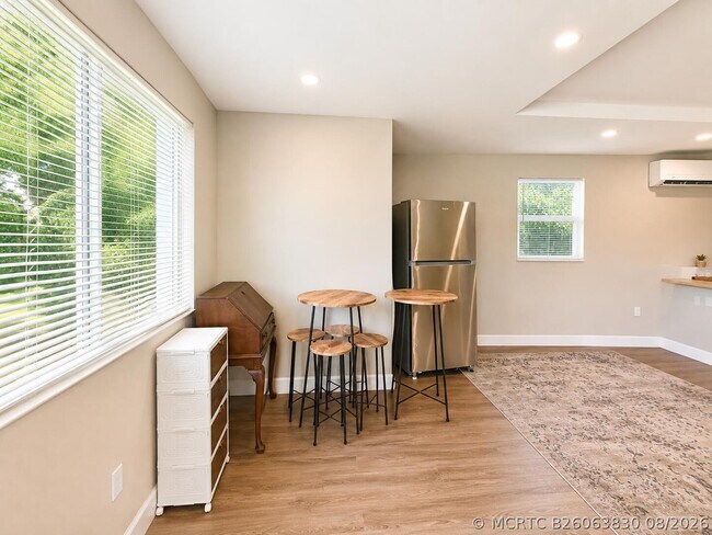 Photo - 898 SE 2nd Pl Unit 1