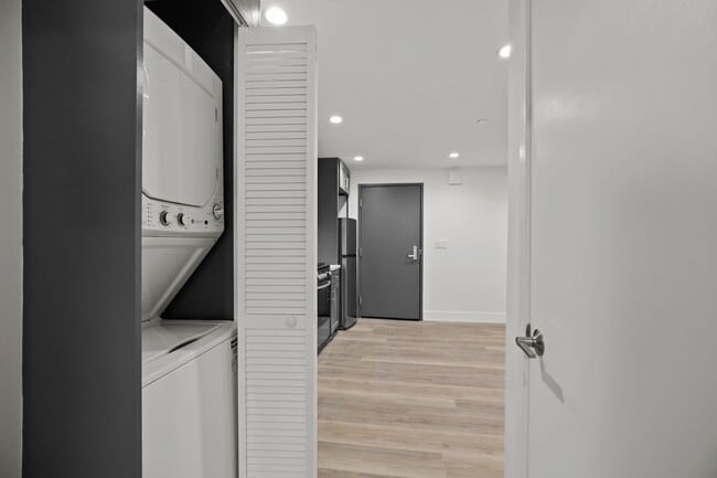 Photo - Sawtelle Pearl by Wiseman