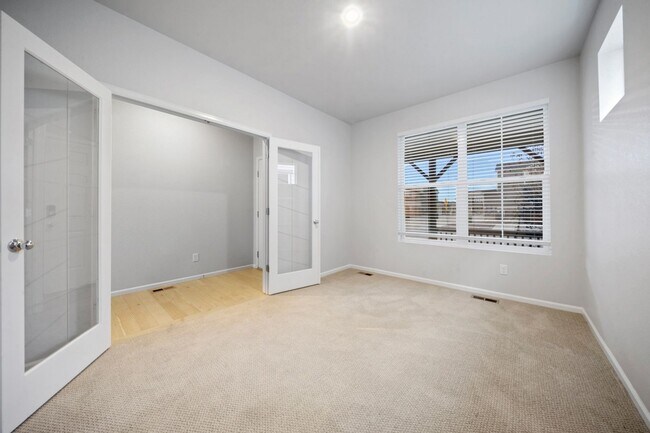 Photo - 470 Hyde Park Cir