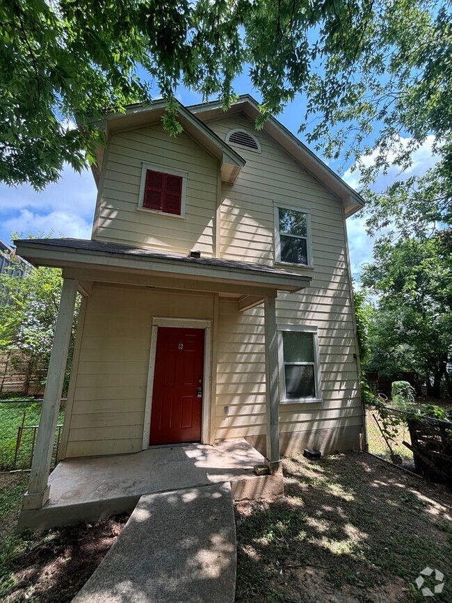 Building Photo - 1703 Deloney St Unit 1703 B Deloney St Rental