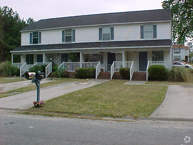 Building Photo - 1916 Jessamine Rd Rental