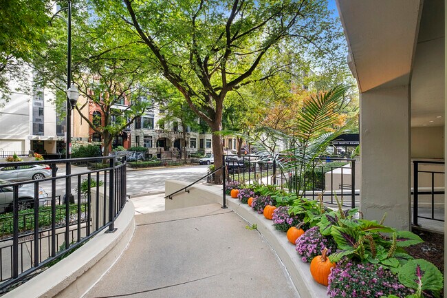 Photo - 1340 N Dearborn St Unit 2C