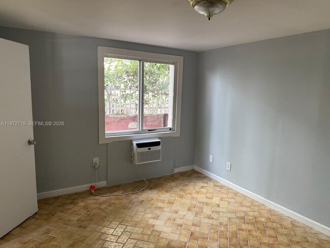 Photo - 437 NE 30th St Unit 4