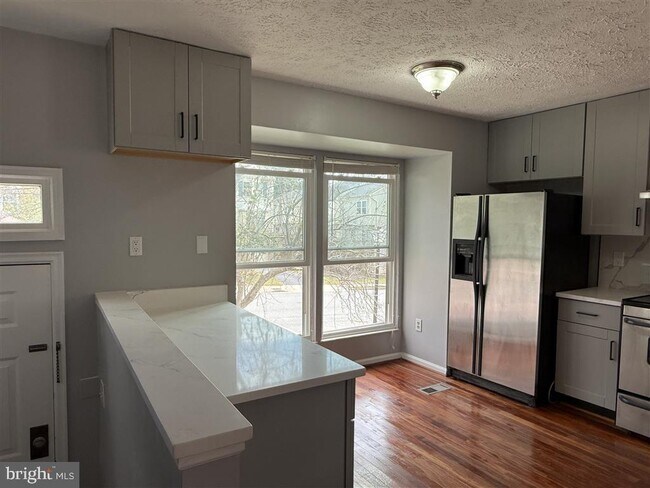 Photo - 102 Smoothleaf Ln