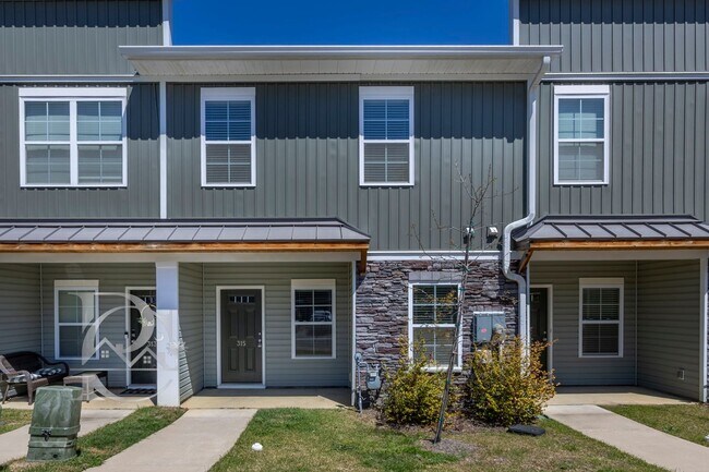 Building Photo - MODERN & STYLISH TOWNHOME IN HARBISON GROVE