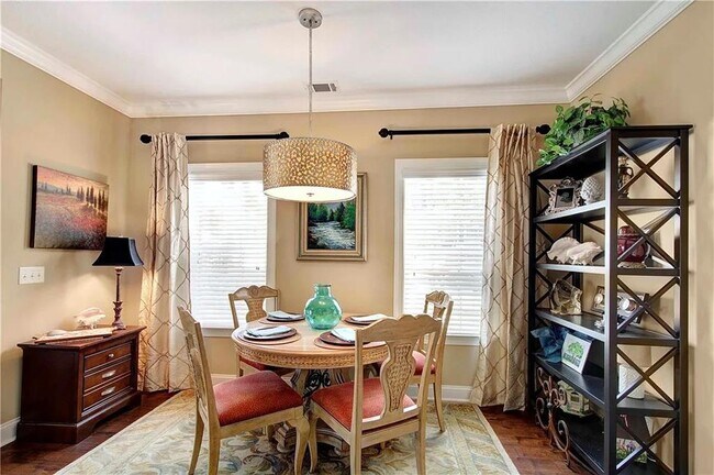 Photo - 404 Reserve Ln