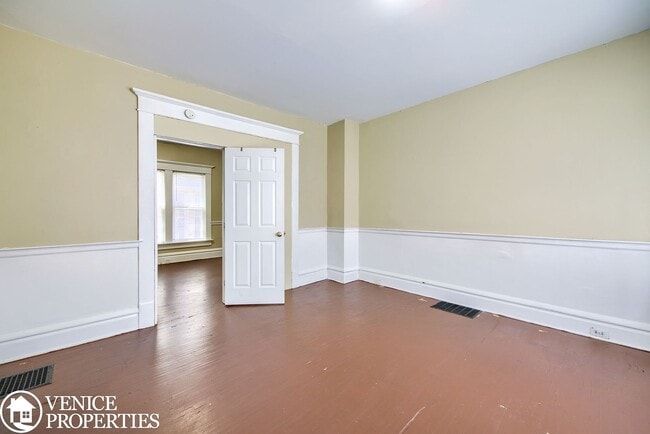 34 W Oakland Ave