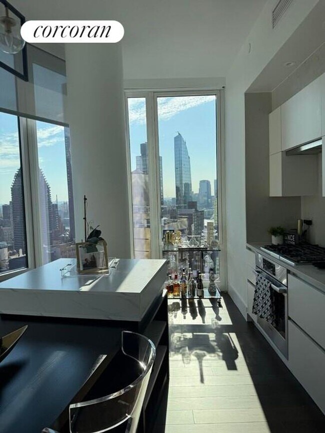 Building Photo - 222 E 44th St Rental