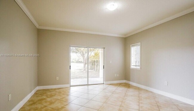 Photo - 665 SE 31st Ave