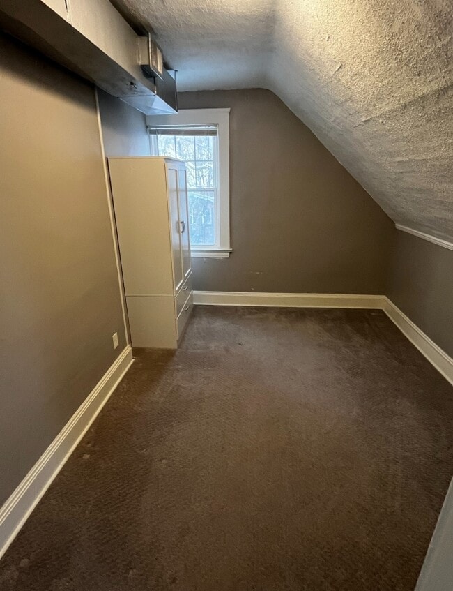 Photo - 2052 Fairview