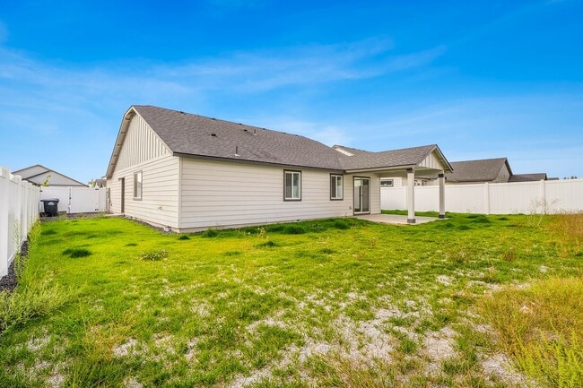Photo - Newer Edgewood Home in Sagecrest Development!
