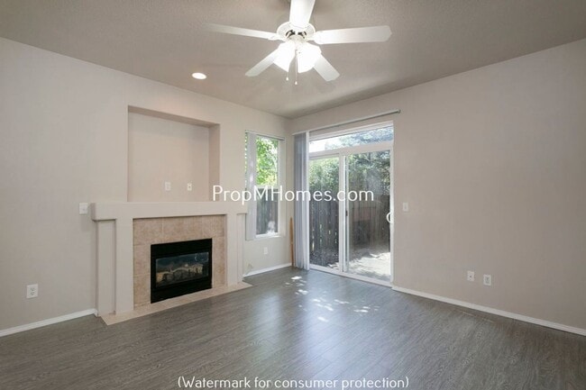 Adorable Three Bedroom Home In SE Portland - With A Spacious Backyard! - Adorable Three Bedroom Home In SE Portland - With A Spacious Backyard!