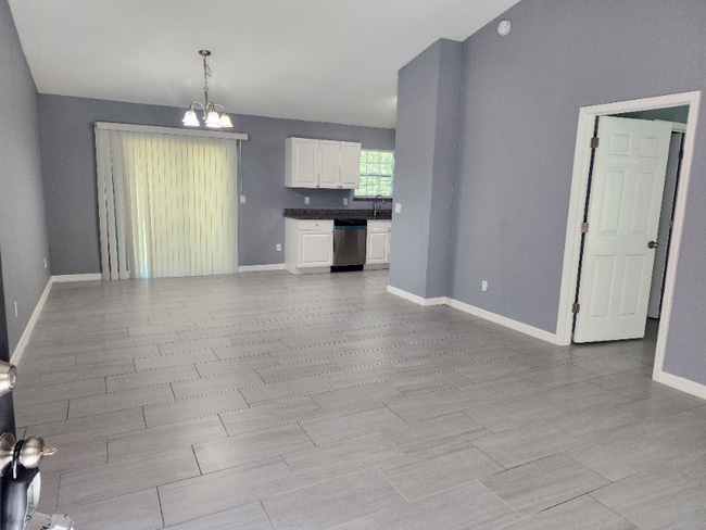 Photo - 202 Oak Ln Cir