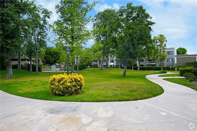 Building Photo - "Chic 1-Bedroom Retreat with Luxurious Fin... Rental