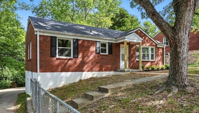 Photo - 3 Bedroom Pet Friendly Home For Rent Near Downtown Clarksville