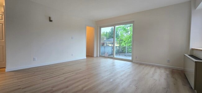 Building Photo - 7 Concord Ave Unit 312