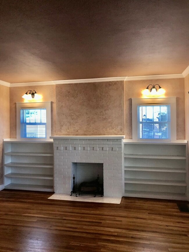 Photo - 4 Bedroom, 2 Bath in Sunset Terrace!