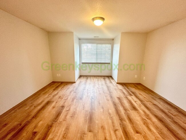 Photo - 3-Bedroom, 2-Bathroom Row House Near Alber...
