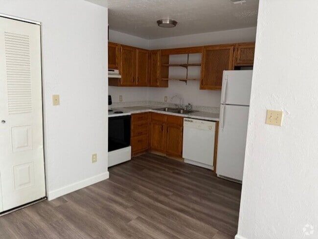 Building Photo - *MOVE IN SPECIAL: 1/2 OFF 2ND MONTH'S RENT... Rental