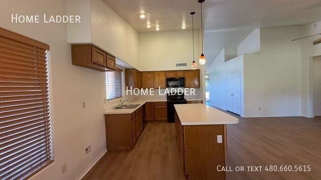 Photo - 440 N Leoma Ln