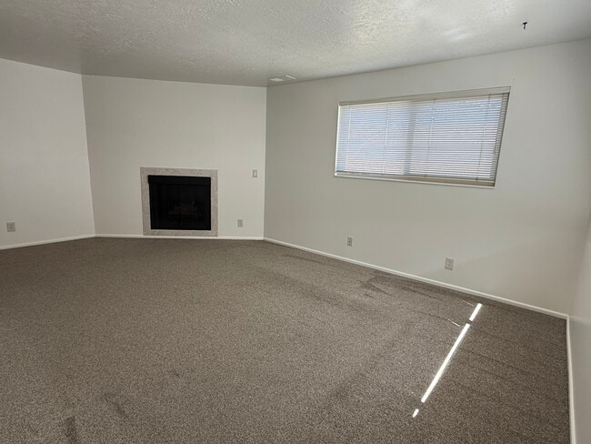 Photo - 2196 w 5600 s