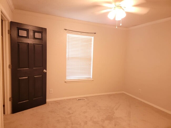 Photo - 312 Rosanne St