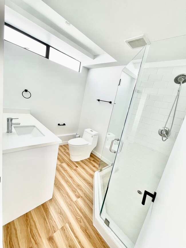 Photo - 10839 Kling St