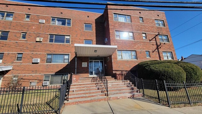 Building Photo - 204 Woodcliff Ave Unit A3