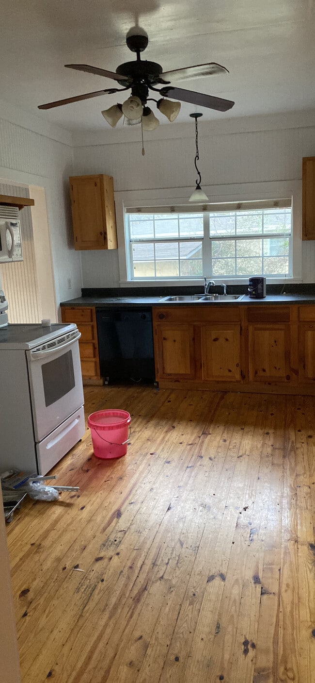 Photo - 1836 Pearl St