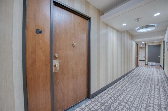 Photo - 320 Fort Duquesne Blvd