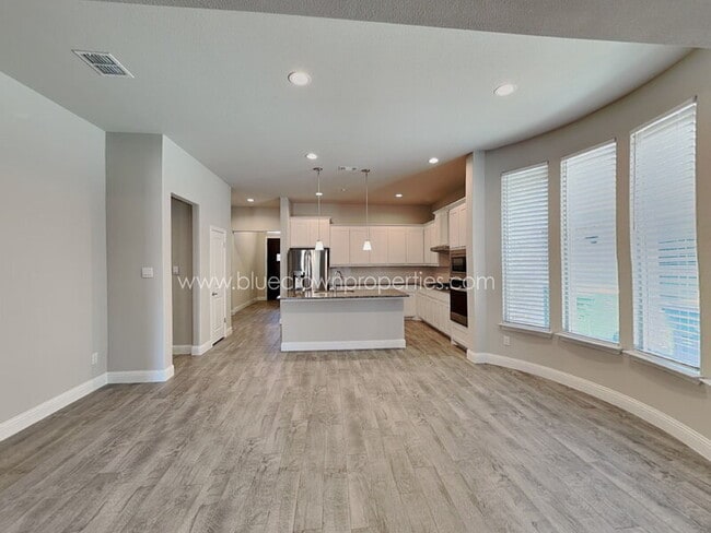 Photo - 2004 Windsor Dr