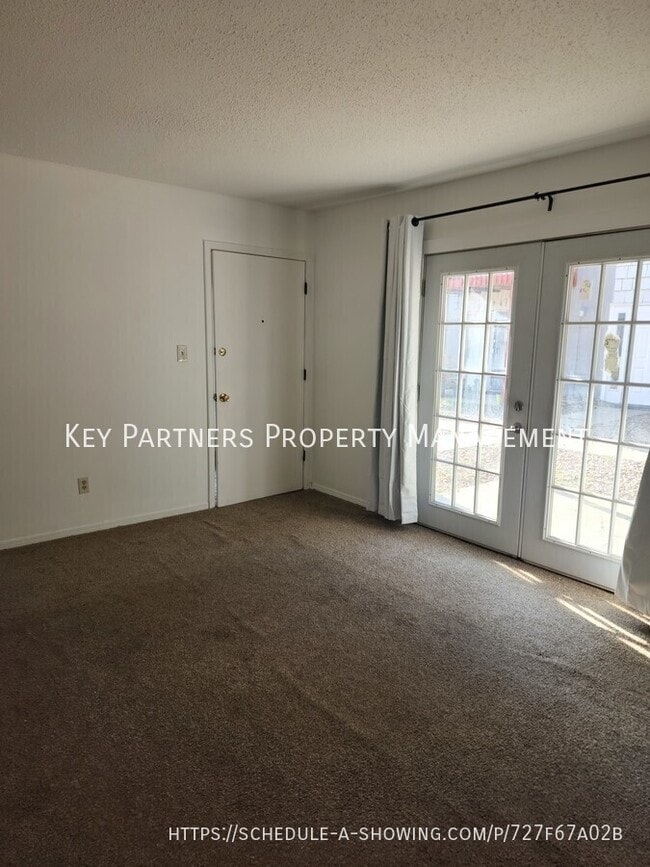 Photo - 130 Warner-6