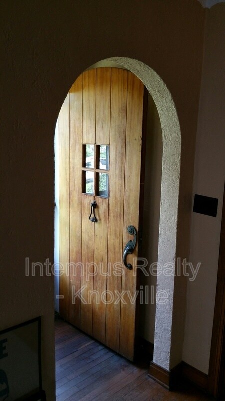 Photo - 2103 Fairmont Blvd