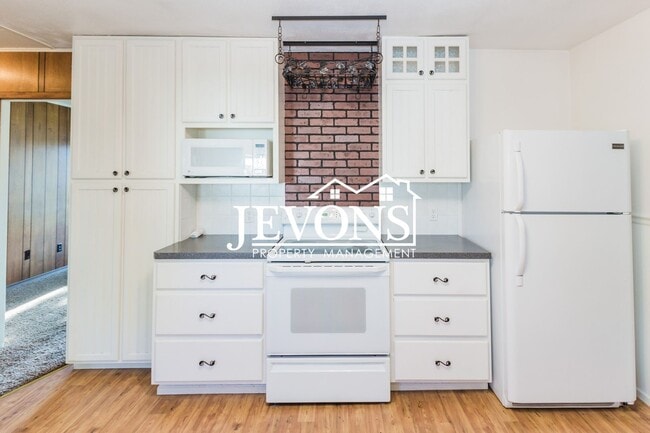 Photo - Jevons Property Management Presents this 2 bedroom and 1 bathroom property in the heart of Yakima