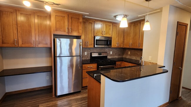 Bryant Ave Apartments - Bryant Ave Apartments